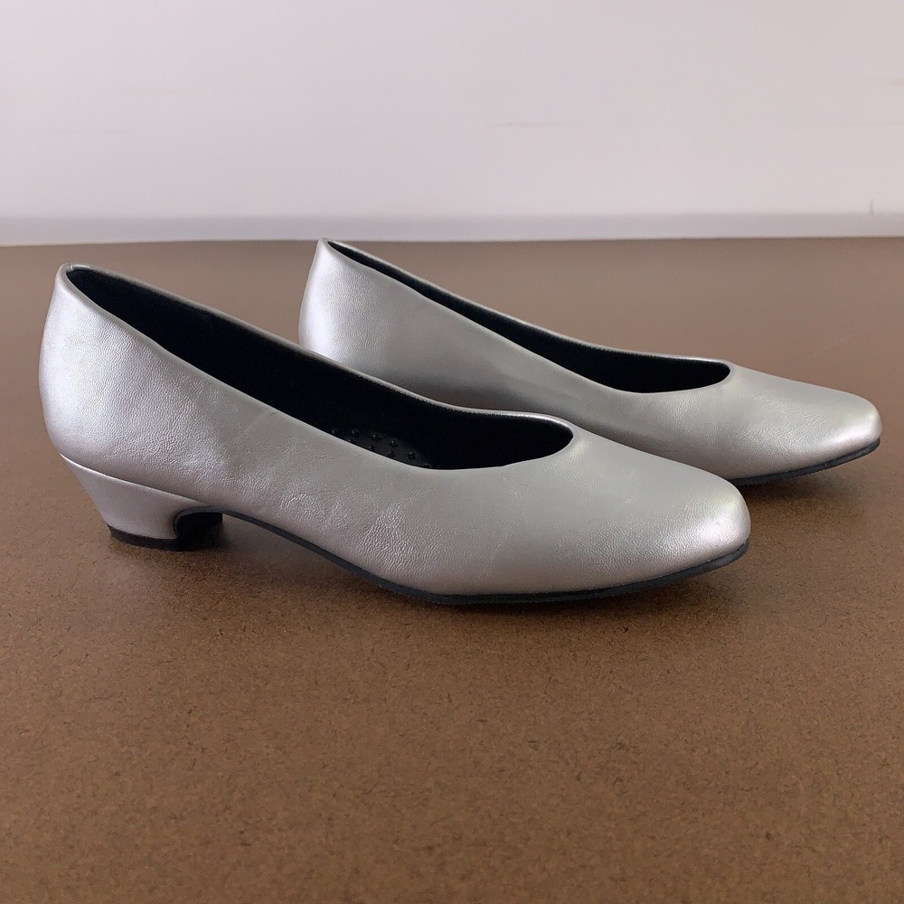 Angel Steps Womens Shoe Size 6.5 Silver Low Block Heel Round Toe Amelia Pump New
